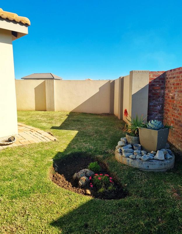 2 Bedroom Property for Sale in Van Der Hoff Park North West